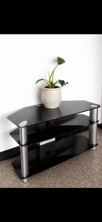 ميز بـلازمها للبيع 25 مع التوصيل ، للاستفسار 07705120628