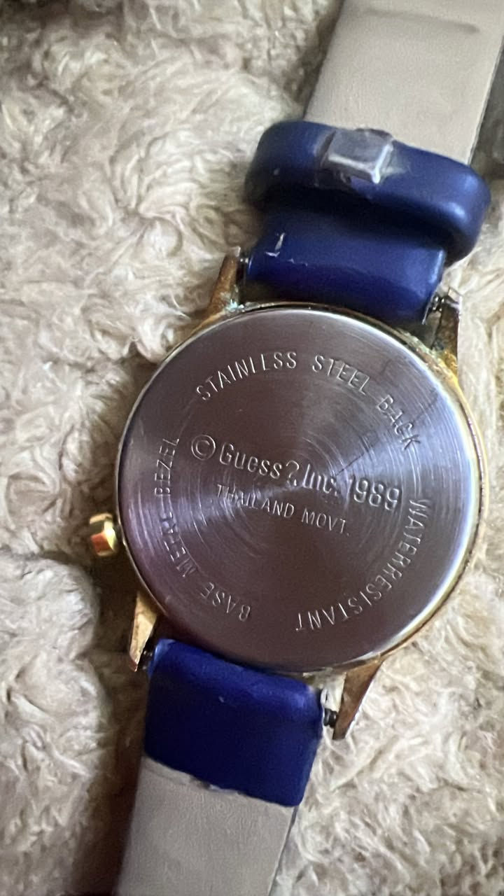 ساعة Guess أصلية - إصدار كلاسيك من سنة(Vintage 1989) محفور على الظهر
 أصلية، قطعة نادرة ومميزة لعشاق الأنتيك والساعات الكلاسيكية.
• الماركة: Guess Inc. (أصلية 100%).
• المكينة: تايلاندي أصلي (Thailand Movt).


**إذا كنت صاحب هذا الإعلان وتريد حذفه لأي سبب، رجاءا أرسل رسالة إلى الدعم الفني**