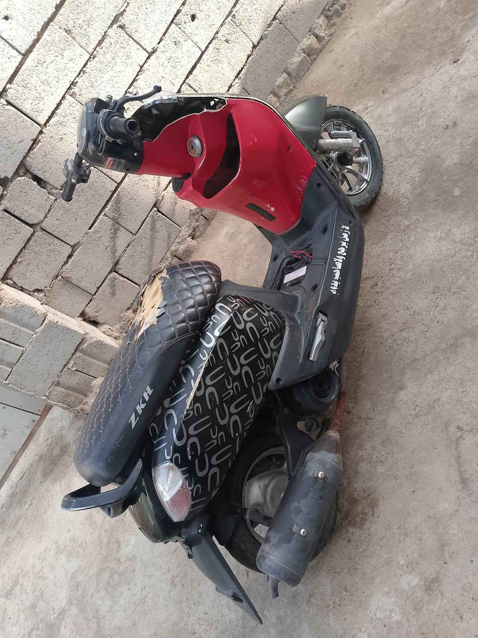 السلام عليكم   دراجه ماكس  بوليس مكينه مامفتوحه  نكره سلف نعومه وسرعه ونشاط ماعايزه فقط كعكه صالنصه    كهربائيات كامله   عنوان ديوانيه قضاء الدغاره جسر الحولي السعر ٢٥٠ مجال بسيط  لاتنطي سعر بكيفك موشراي لاتراسل  ***********
