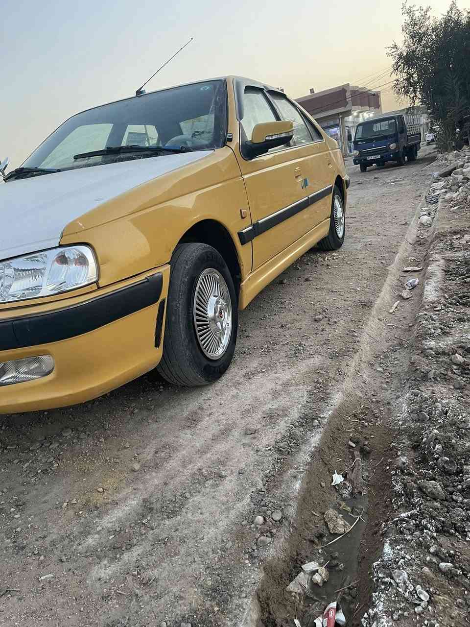 السلام عليكم سياره بيجو باص 15 كير ومكينه كفاله حداده جديده تبريد وي سويج العنواون بغداد رقم الهاتف ***********
