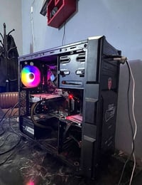حبايب pc للبيع مواصفاته:  المعالج : i6 6600  كرت الشاشة :   gtx 1650su...