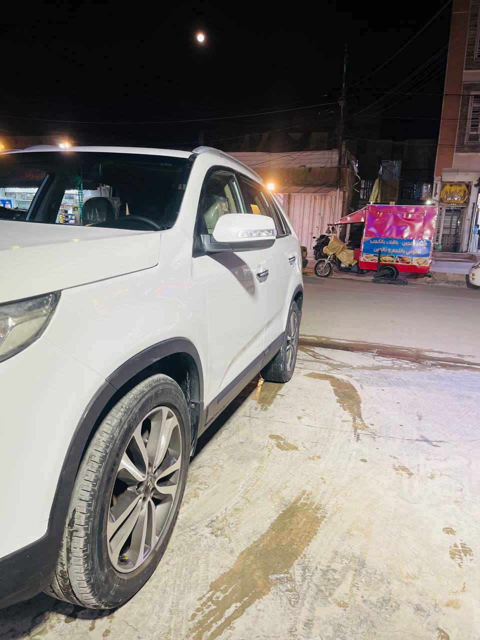 السلام عليكم
كيا سورنتو 2015 وارد خليجي 

رقم بغداد بأسمي رقم انكليزي تحويل ثاني يوم 

السياره فول مواصفات عدا البانورما 6سلندر 7 راكب 3 قطع تبريد بصمه كشنات جلد كشن كهربائي بيجي اشاير بالمري  شفط لد امامي خلفي  شاشه كامره السياره جديده جداً مكينه كير  تبريد حداديه تخم تاير كله جاهزه  وكعت عليها سقيفه وصبغت نص القماره وصفحه السايق بدون دواخل السياره مكفوله من الجفيه والگلبه 

المكان بغداد

 السعر139 وبي مجال بسيط 

رقم الهاتف ***********
