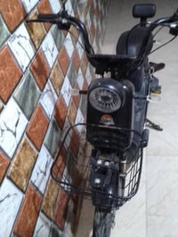 دراجه شحن كامله اي نقص مابيه استخدام قليل  سعر 300 هاتف  07711097049