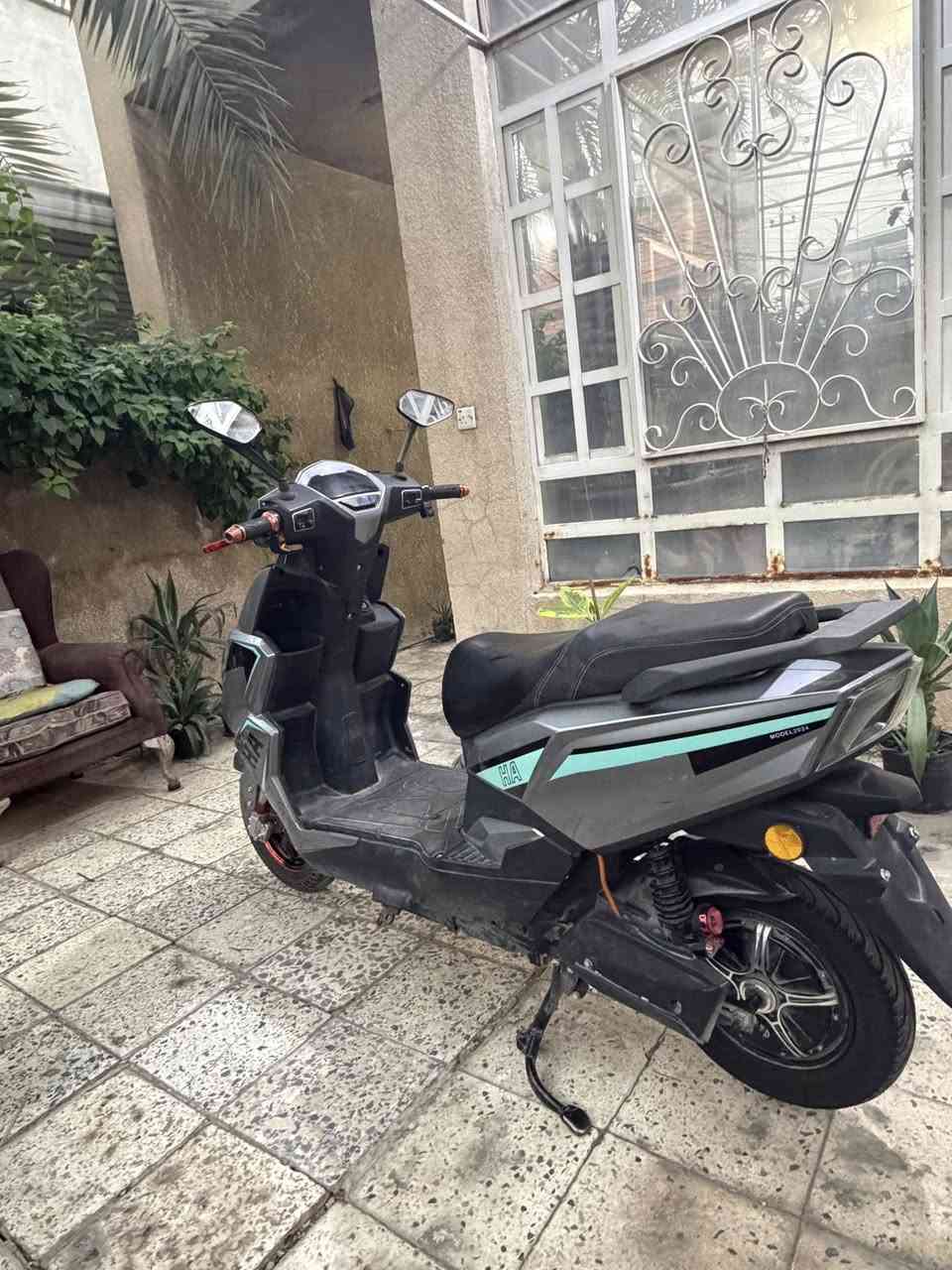 سكنس شحن
 كفرات نضيفه ،
ملف الفين ،
 ست بطاريات ،
٣ سرع ،
 الممشه ٥ الف يعني بعدها جديده
 نقصها بس اشاير السعر المطلوب ٦٠٠ 
رقمي ***********
