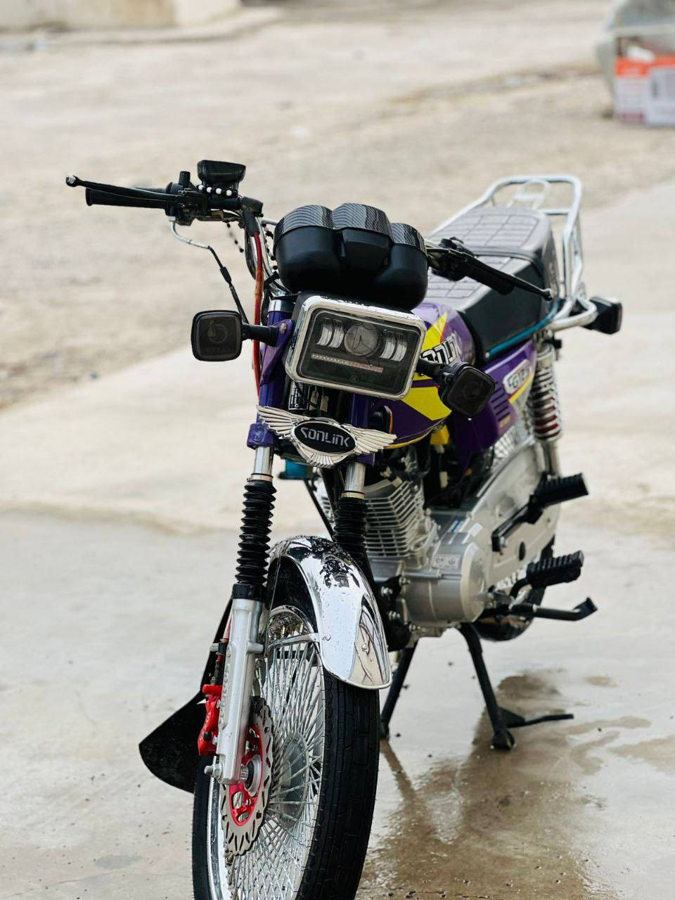 للبيع فقط دراجة تايكر سونلنك ايراني 4 نمر ، موديل 25 
الملاحظات : مگلوبة وضربتهة بالتانكي والاشارة ، ضربة خفيفة مثل ما موضح بالصورة ، مبدل اشاير امامية وظفيرة فقط 
السعر 800 وبيهجة مجال بسيط حگ الجية 

ملاحظة ، اسعار الدراجات جاي تصعد 
اليوم تلكاهة بهيج سعر مستقبلا اغلى تصير 
ما متواجد عالنت 
***********
