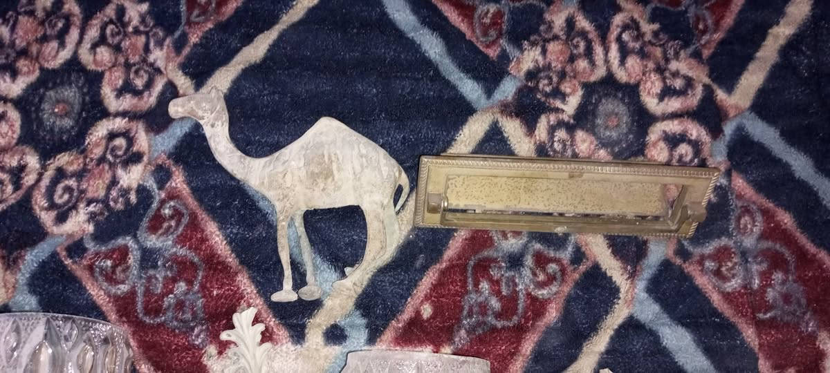 السلام عليكم من رجصه مدير المجموعه عندي غراض ابيع شلجه واحده الكل بدون حساب اكثر من 120قطعه شوفو الصور وحسبوهن زين وحي الله الشراي العنوان ناصريه مدينة الصدر *********** السعر من الاخير 750الف وبلاش موسعرهن
