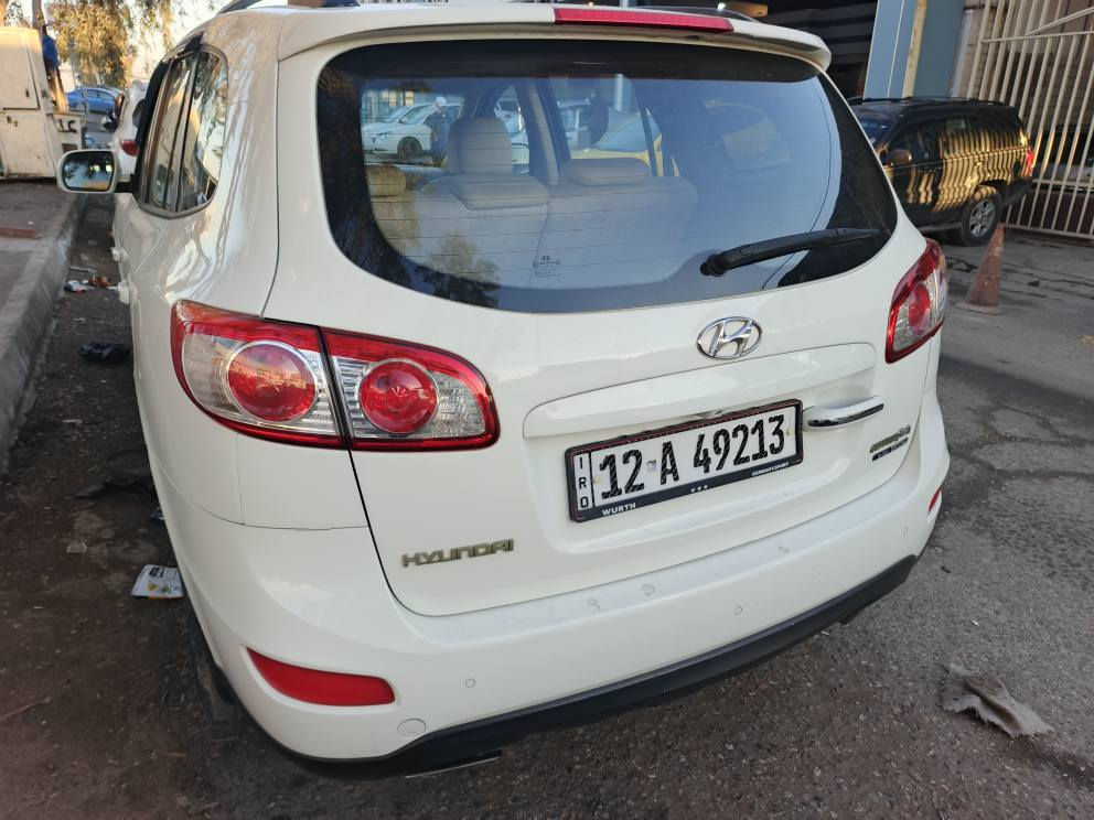 ‎سنتافي ٢٠١١ فول مواصفات سبعة راكب كشنات كهرب بصمه سلايت تبريد لمس محرك ستة  *********** بينو واتس اب‎ موصل, نينوى
