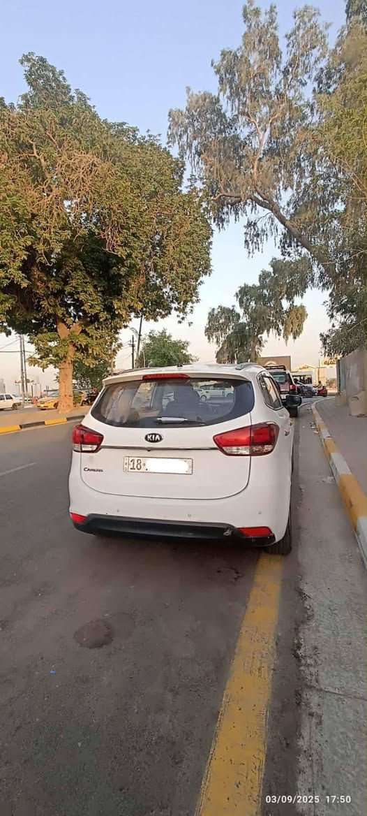 كيا كارنز موديل 2014  باسمي هزه فحص جديد ابيض اللون  7 راكب محرك 2000 دوش خليجيه مكفوله  كير محرك شرط بدون قتح وضع الوكاله من الصبغ والتبديل بيه بارد بارد وضرر ظوسه عكس سائق  تدفئه تبريد حساسات ستيرن شاشه وكامره وحساس خلفي طخم تاير  ..لايت كشاف ماشيه 180 السياره جاهزه من كل نقص  السعر 140 وبيه مجال حك العمله الاتصال*********** ديوانية, القادسية
