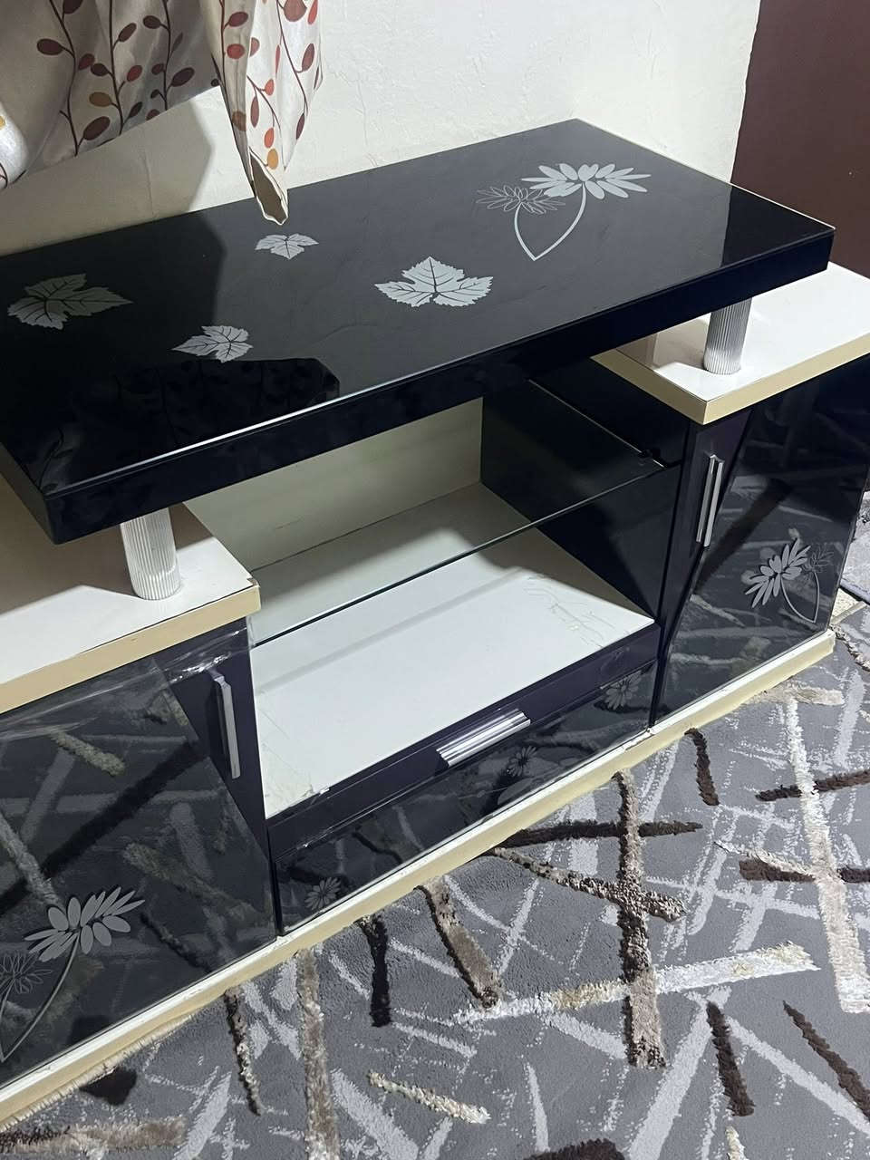 ميز شاشه نضيف كلش سعره مناسب كلش ***********
