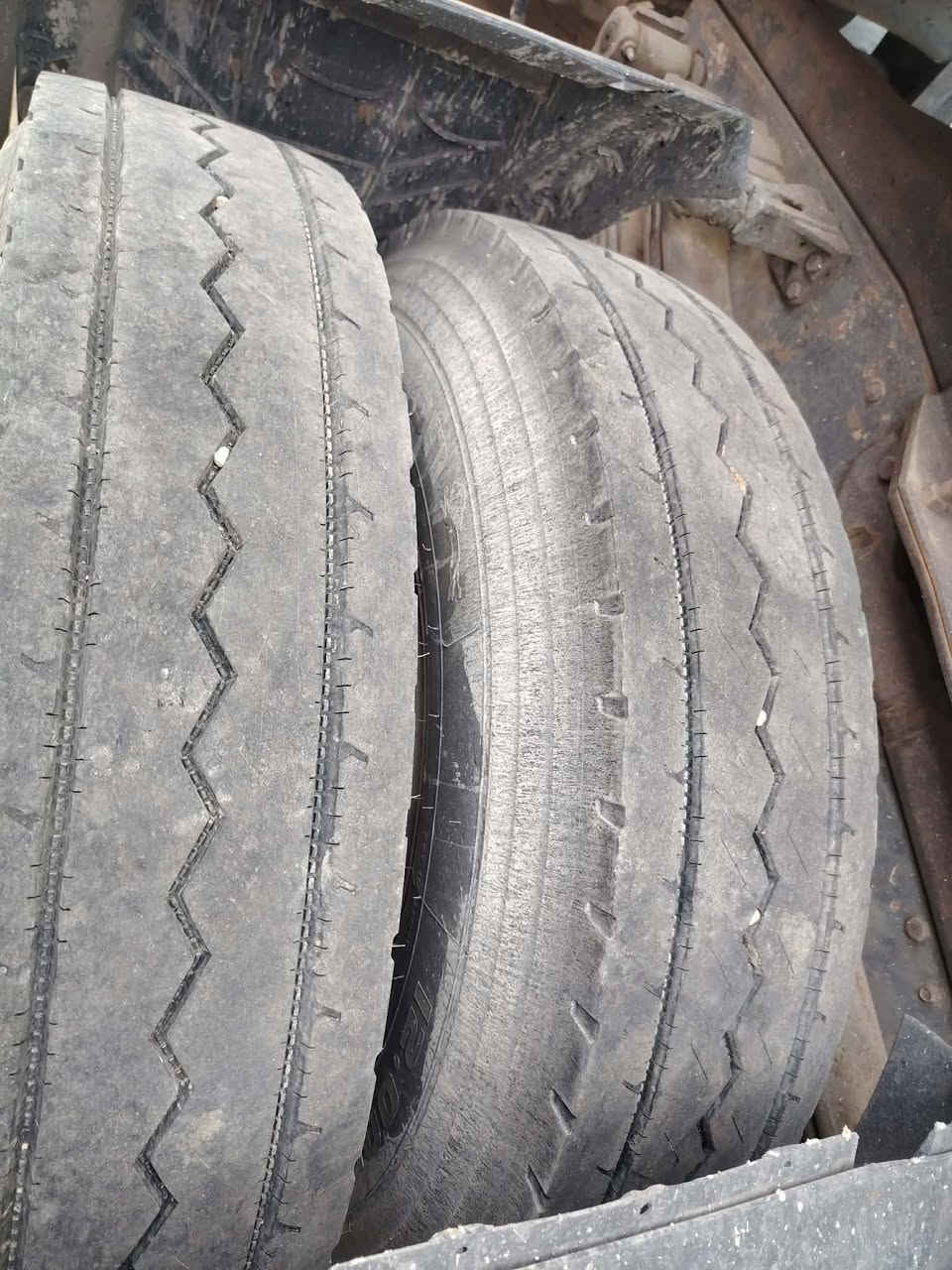 السلام عليكم اطارات 24 للبيع 3 أزواج مع ويالة و براميخ بيع او مراوس مع اطارات 22 ونص للاتصال ***********
