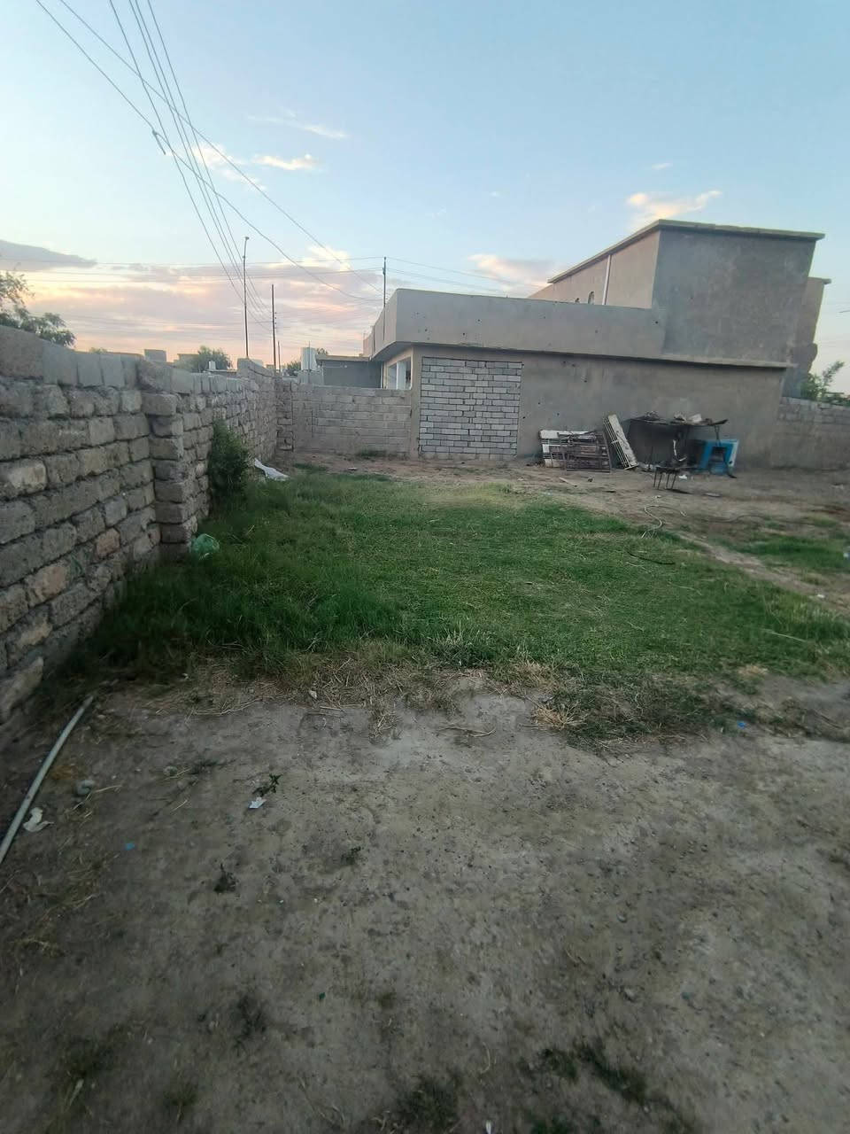السلام عليكم
قطعه ارض للبيع 
بيجي حي العسكري نهايه شارع المقبره وقريبه على شارع 30 
المساحه 300م وجه15 نزال20
للاستفسار الاتصال:***********
