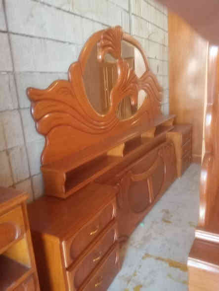 غرفه سته أبواب ملحق شغل ثكيل حيل نضيف حيل شغل درجة اولى نقش ***********
