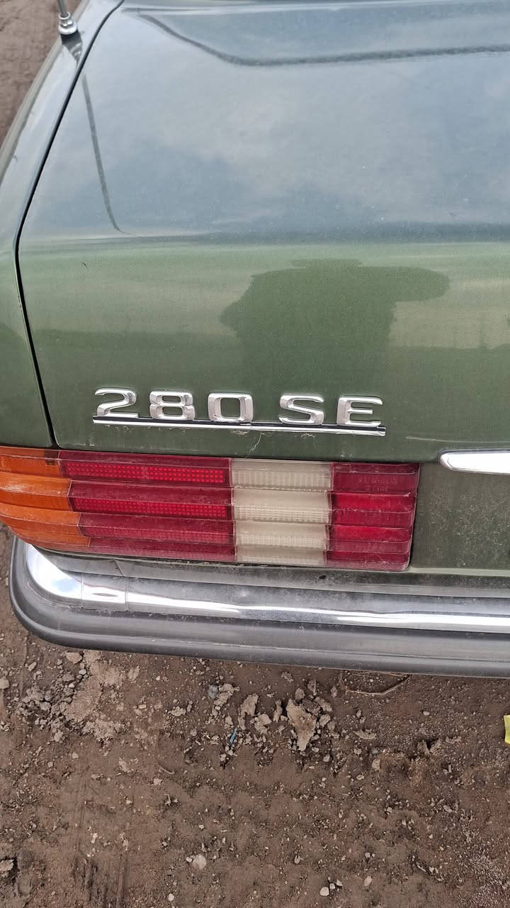 سياره مرسيدس جامبو رئاسي لبيع
دخول جديد اربيل
موديل 1982 
بيها رشات صبغ زغار 
حجم 280s
6سلندر 
تبريد شغال 
سنويه ورقم وهزه جديد 
مكان السياره اربيل 
للاستفسار الاتصال على الرقم ***********
يوجد واتساب
