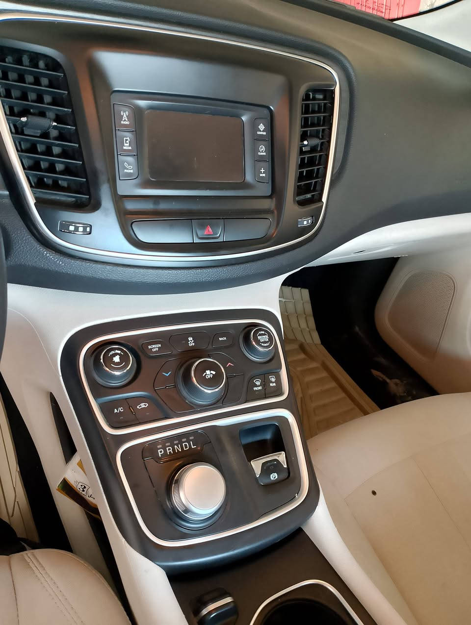 سيارة سي 200 موديل 2016 للبيع الاتصال ***********
