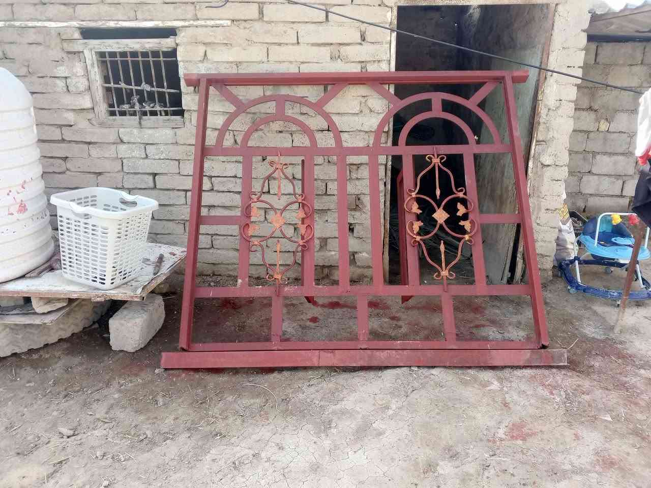 شباك للبيع قياس مترتين بس عوزه جام سعر ب 60 الف ***********
