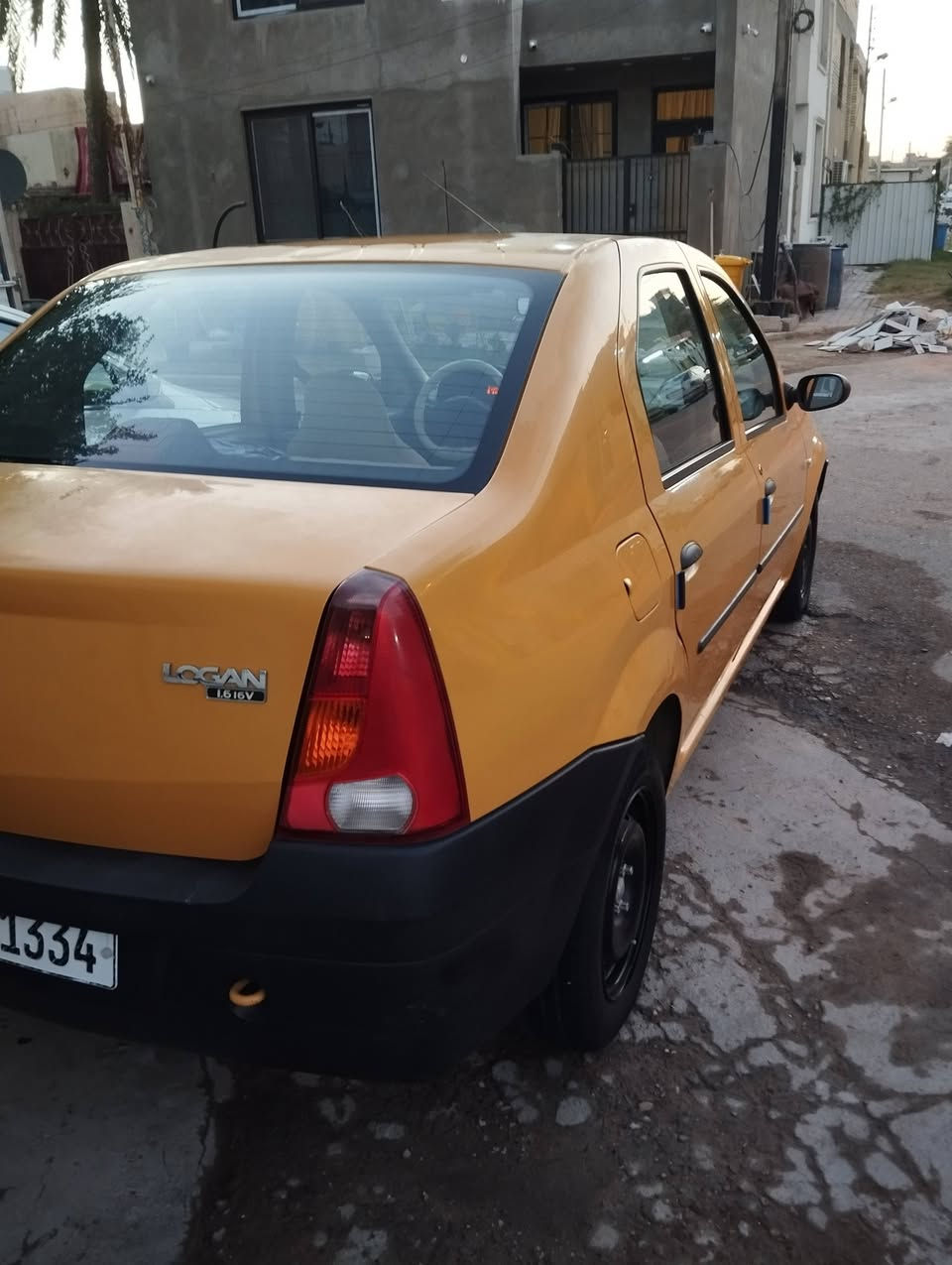 السلام عليكم للبيع فقط رينو لوكان 14 جديده جديده ومكفوله بشرط جاهزه من كلشي سياره ماكو اختها بالنظافه باسمي رقم دولي جديد هزه جديده سياره بيها فقط بارد بسيط بالجاملغ الخلفي .. السياره
سنتر لك بريك اي بي اس تحكم جام كهرباء  كير مكينه صدر تخم تاير كلشي جاهز وجديد مكاني بغداد الزعفرانية 
السعر 55 وبيها مجال بسيط 
للاستفسار ***********
