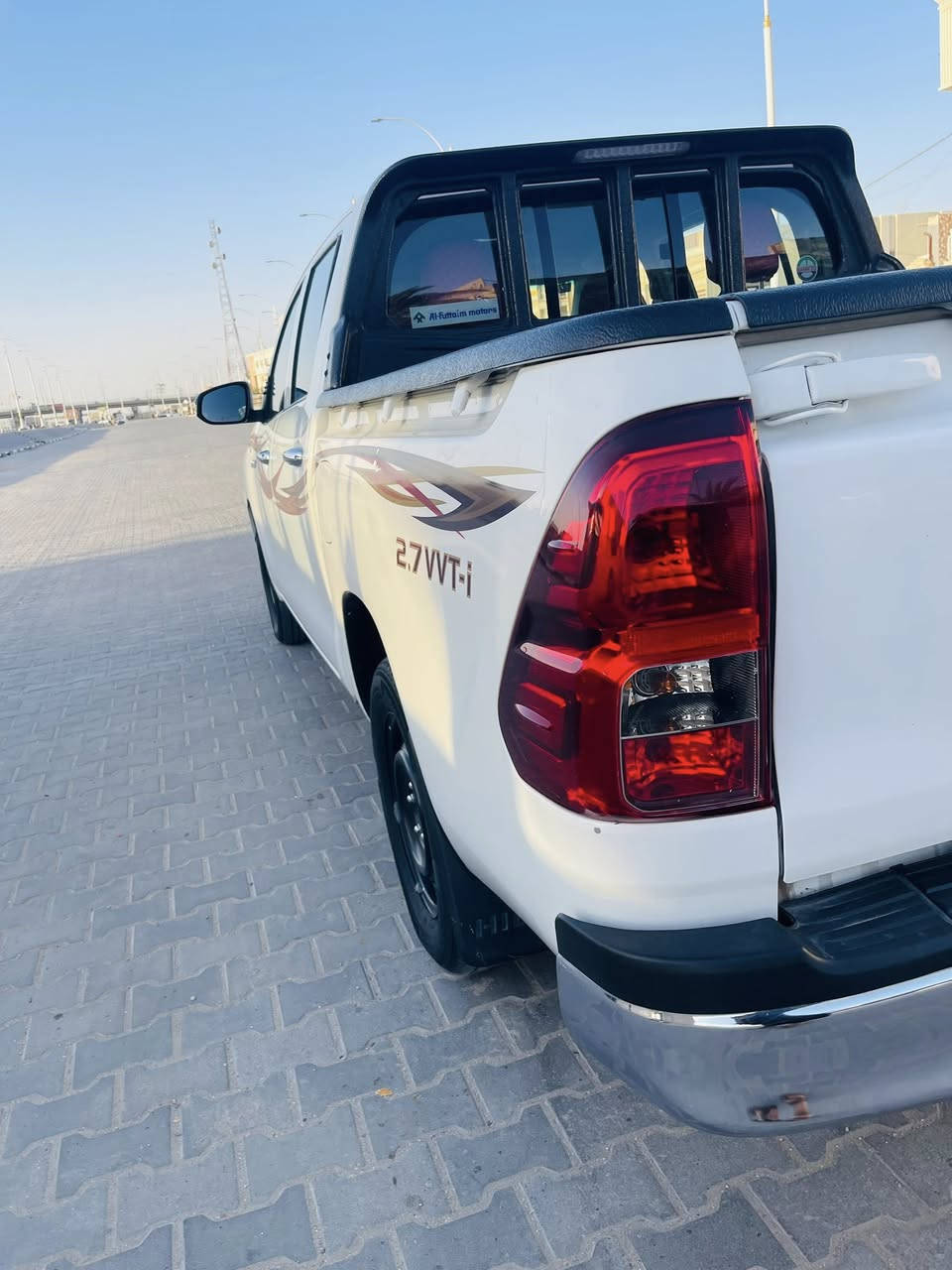 السلام عليكم هايلوكس 2022 اماراتي رقم مثنى 
السيارة بيها فقط البنيد بدون عابر لا لغد ولا بدنة ولا شاصي ضربة سطحية بطرف البنيد في الامارات 
نص فول شاشة كامرة 
داخل اسود تبريد قطعة وحدة 
حساس خلفي 
تحكم ستيرن 
بلاجكتورات 
ماشية 135 الف 
بسمي 
السعر 235 وبيها مجال 
***********
