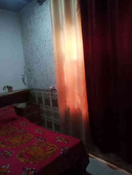 سلام عليكم بيت البيع منطقة دوره الباوي مقابل بنزين خانة الغيث داخل فرع البيت مساحة 200متر بيت جديد كامل المواصفات بي قرفتين وصاله ومطبخ واستقبال قرفه وقوفه مع حديقه بي زارة متر وعشرين كل البيت سقوف ثانوي رضية بورسلين ماء موجود كربهاء موجود خط مولد موجود شارع تبليط سعر 50مليون بيع مجال هده رقم تلفون ***********
