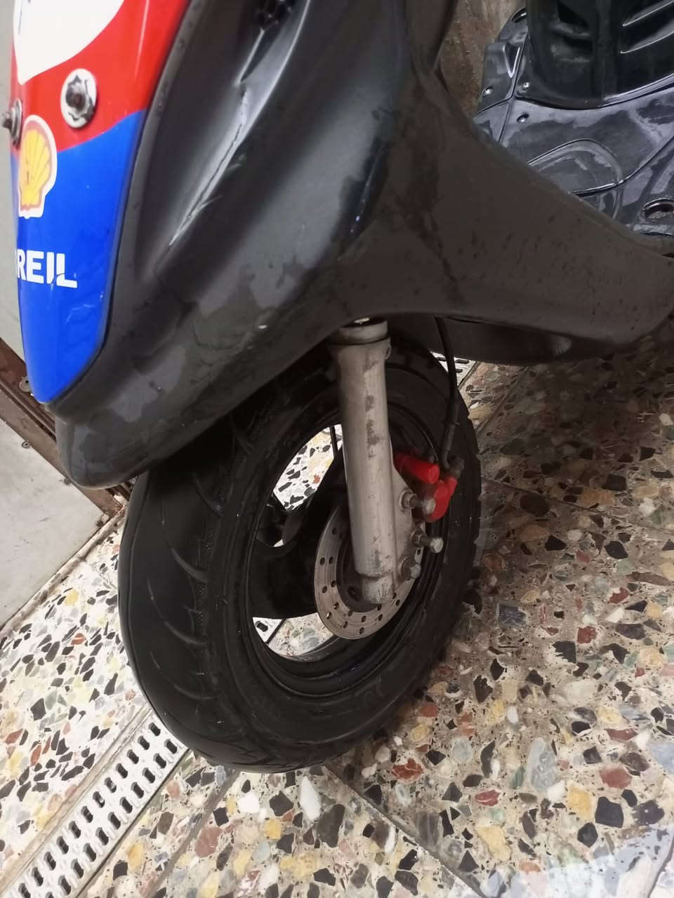 السلام عليكم ماكس قجمه شغاله كامله  كهربائيات اشاير لايت زنون دراجه بحاله جيده  للتواصل  سعر 250 وبيه مجال حك الجيه واتساب ***********
