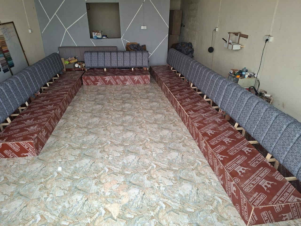 شغلنه لهذا اليوم سعر المتر ٧٠ الف بلاويد احمر والظهر بلاويد احمر اسفنجه اكسترا ظمان مفتوح معه كوشات وطبله وسط هديه العنوان دلي عباس


**إذا كنت صاحب هذا الإعلان وتريد حذفه لأي سبب، رجاءا أرسل رسالة إلى الدعم الفني**