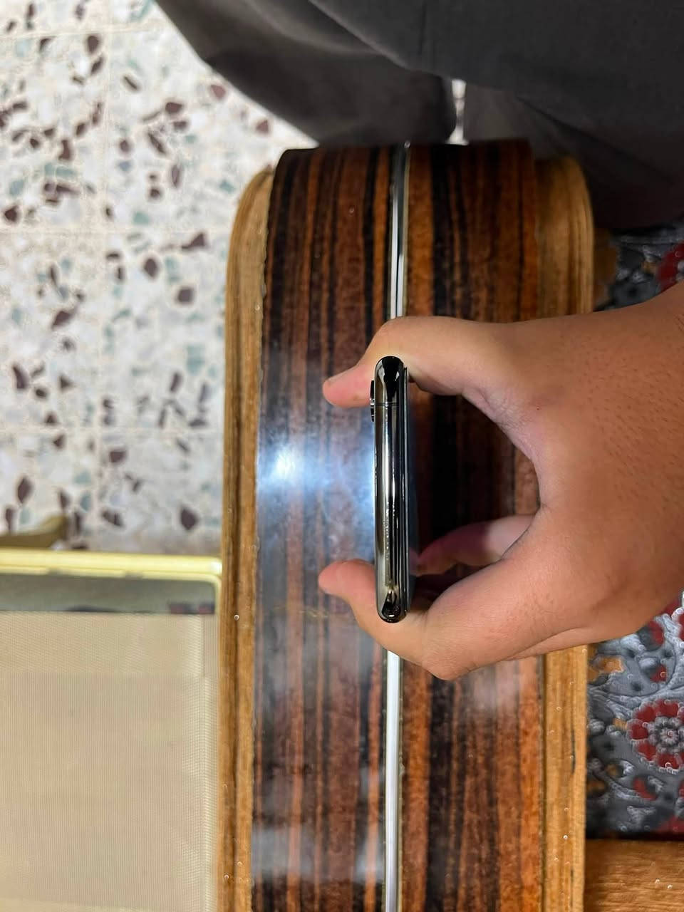 السلام عليكم ايفون xs الجهاز شرط ابلادي ما مفتوح وتر بروف كلو شغال الذاكره ٦٤ البطاري ٧٧ شرط ما امبدله الشاصي نيضف جلخه ما بي بس بي طبع بل شاصي  سعر الجهاز ٢٤٠ وبي مجال حك جيتك وتدللون رقم عل وتساب ***********
