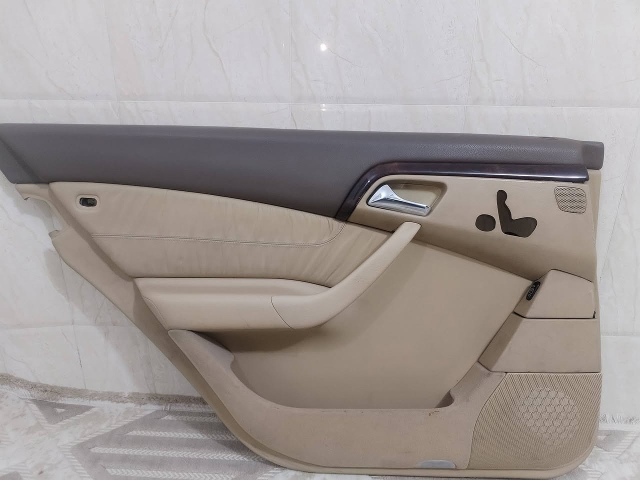 🔴🔴 السلام عليكم 🔵🔵

بطاين مارسيدس غواصه باب طويل لون بيجي

الاماميات يحتاجن ترتيب شويه
الخلفيات نضافه 100%

  التخم كامل ب ٧٥ اربعتهن

مكاني كربلاء

***********
