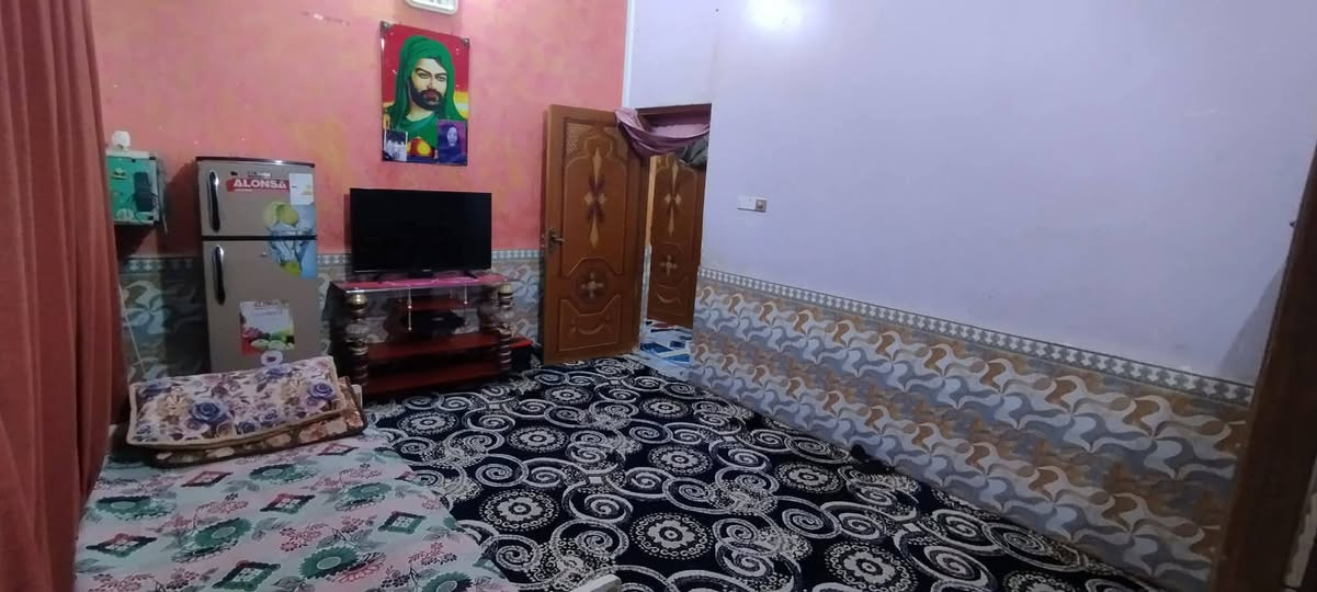 بيت للبيع طابقين
الطابق الاول يتكون من غرفتين وصاله وديوانيه ومطبخ وصحيات داخليه وخارجيه وساحه كبيره

الطابق الثاني يتكون من ثلاث غرف وصاله وصحيات

مساحه البيت (200)م

 البيت بناء نضيف شغل مرتب درجه اولى كونكريت الطابق الاول طابوق ورباطات وبيت مرتب الطابق الثاني فرمستون 

العنوان /سوق الشيوخ /الحي العسكري / شارع الاطفاء / مقابيل موكب الصديقه ع شارع الاطفاء الرئيسي قرب مدرسه ابراهيم المجاب 

للاستفسار الاتصال على الرقم ***********
