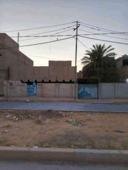 للبيع بيت قديم طابو ملك صرف بكربلاء منطقة الحر مساحه 360 متر واجها 18 متر نزال 20 متر على سايدين تحويل مباشر من تصل على صاحب البيت تكول من طرفي مندوبه ساره ساره هاي امانه الله عندكم  *********** الرقم بي واتساب  واسفه ما اقدر ارد على التعليقات مالتكم اتصلوا على صاحب البيت تعرفون السعر لان عندي نشر  فقط للبيع لا للمراوس
