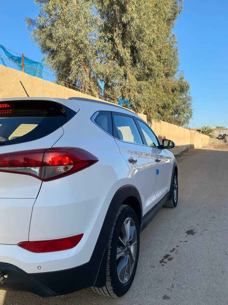 السلام عليكم 
توسان خليجي 
موديل 2018
رقم بغداد  بسمي
ماعده البانوراما 
مكينة 2000
داخل بيجي  
كامره 
ثلاث انظمة قياده 
تبريد تدفئة جاهزة 
رادارات جانبية 
العنوان ديالى بعقوبة ‏‪
السعر 190 وبيها مجال 
‏‪***********‬‏
