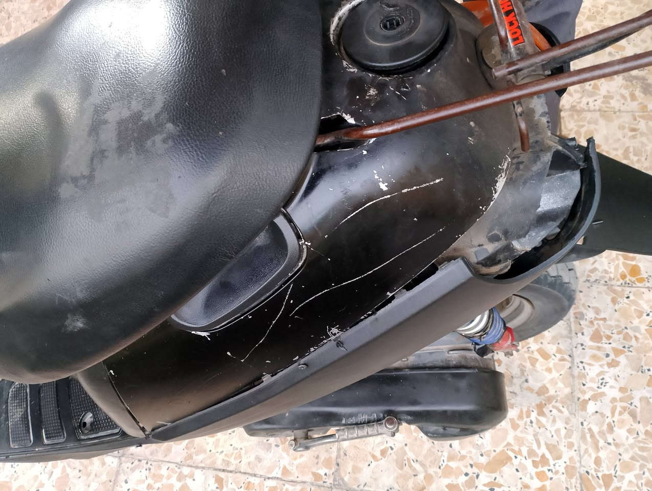 سلام عليكم دراجه بطه 60 تايرات جديد دراجه نضيفه كهربيات شغاله بيه نواقص بسيطه 
مكاني كاضميه 
***********
