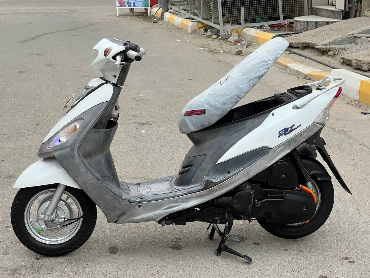 للبيع //ماكس Max.
دراجه نضيفه وحلوه ومرتبه.ومالت جناي  صالنصه. Fm. 
كهربائيات شغاله الكل  سكن امامي اخضر +ازرق  اشارات شغاله يمين +يسار  لايت امامي عالي وناصي  بگ لايت شغال خلفي +سكن  كابريتر جديد skay  بريك شغال. 
دراجه مفتوحه تبديل ولفات +بستم  دشبول شغال 
عداد بانزين شغال  عداد سرعه شغال  دراجه مشيها خير من الله المكان ناصريه مركز... 🌹❤
للتواصل ***********
