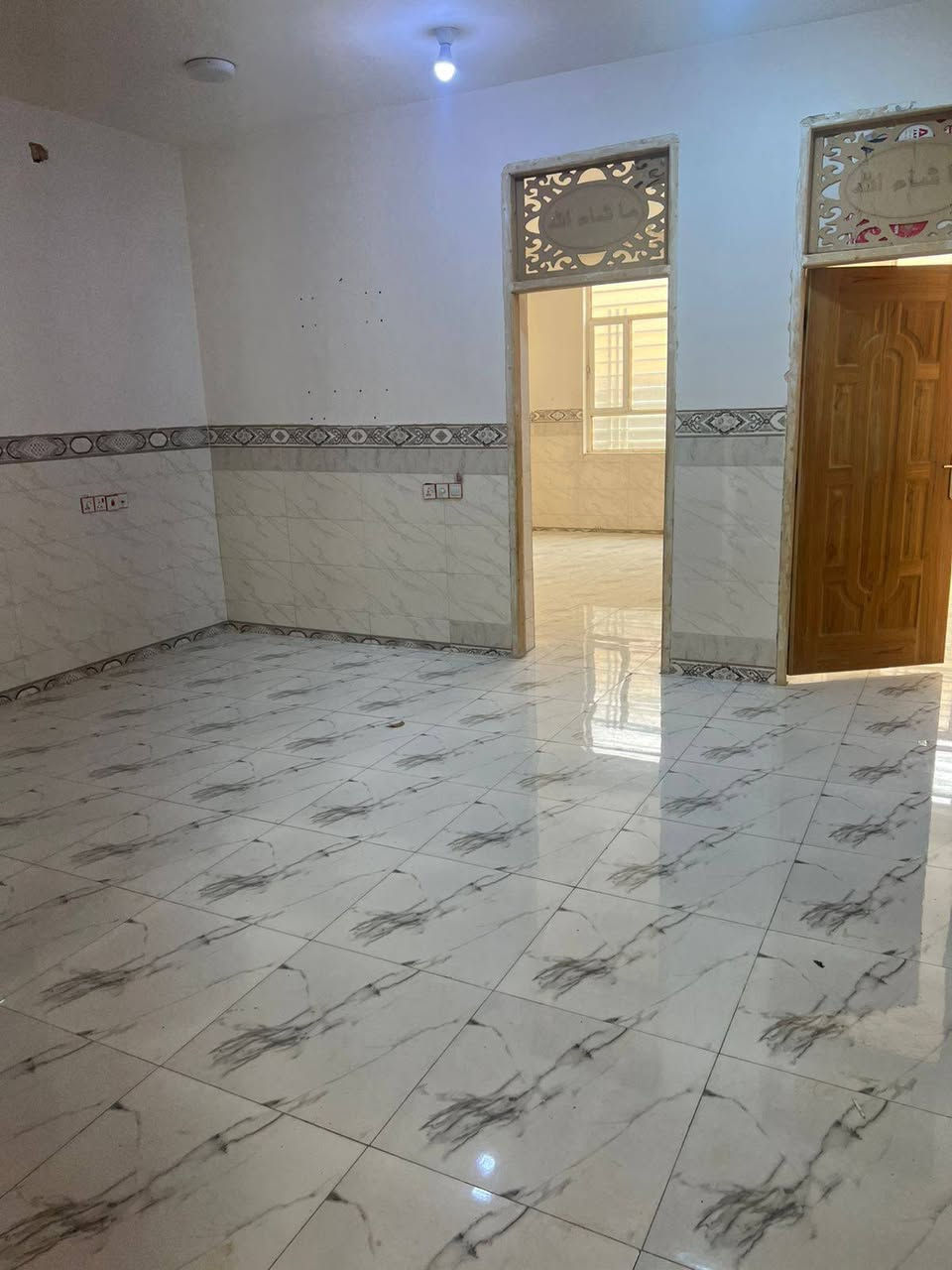 دار للايجار المساحه 200متر 
العنوان بابل الاساتذه خلف مول حمورابي 
يحتوي 
غرف نوم عدد 2
استقبال +هول 
مطبخ +مجموعه صحيه معزولة 
الدار جديد ونظيف
الشارع تبليط  
مبلغ الايجار 400 الف دينار عراقي 
للاستفسار الاتصال 
***********
***********
مكتب عقارات أبراج بابل 
عنوان المكتب بابل حي الجزائر مقابل الجسر الدولي
