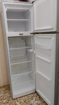 ثلاجه نضيفه تجميد فول فقط ضرر رفوف 130بيهه مجال 07730098556الاستفسار