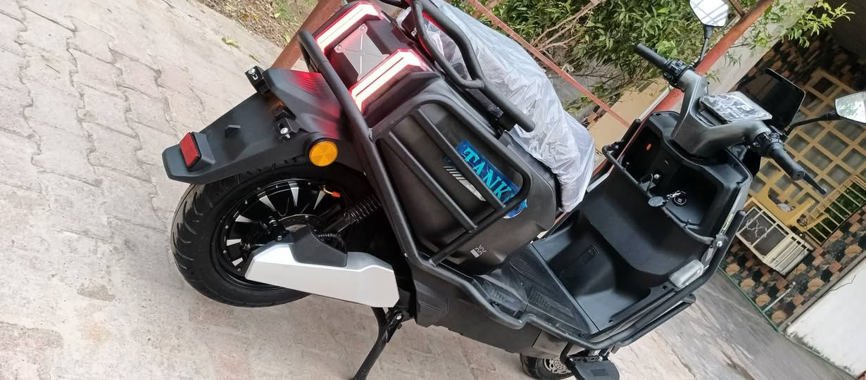 سلام عليكم 

دراجة ساعقة #للبيع 

نضافة ماشاء الله ١٠٠/١٠٠

ـ بطاريات مصطرة جدد 
ـ مستخدمة قليل ماشية ٢ الف فقط 
ـ لون مميز اسود طافي 
ـ جهاز انذار 
ـ تشغيل عن بعد 
ـ موديل 26 
ـ سويجات 2 بصمات 2 
- شاحنة اصلية 

دراجة نضيفة حيل ومستخدم قليل 

مكان : فلوجة ـ صقلاوية 

🔴السعر وبقية التفاصيل اتصل عل رقم وتدلل 

***********
