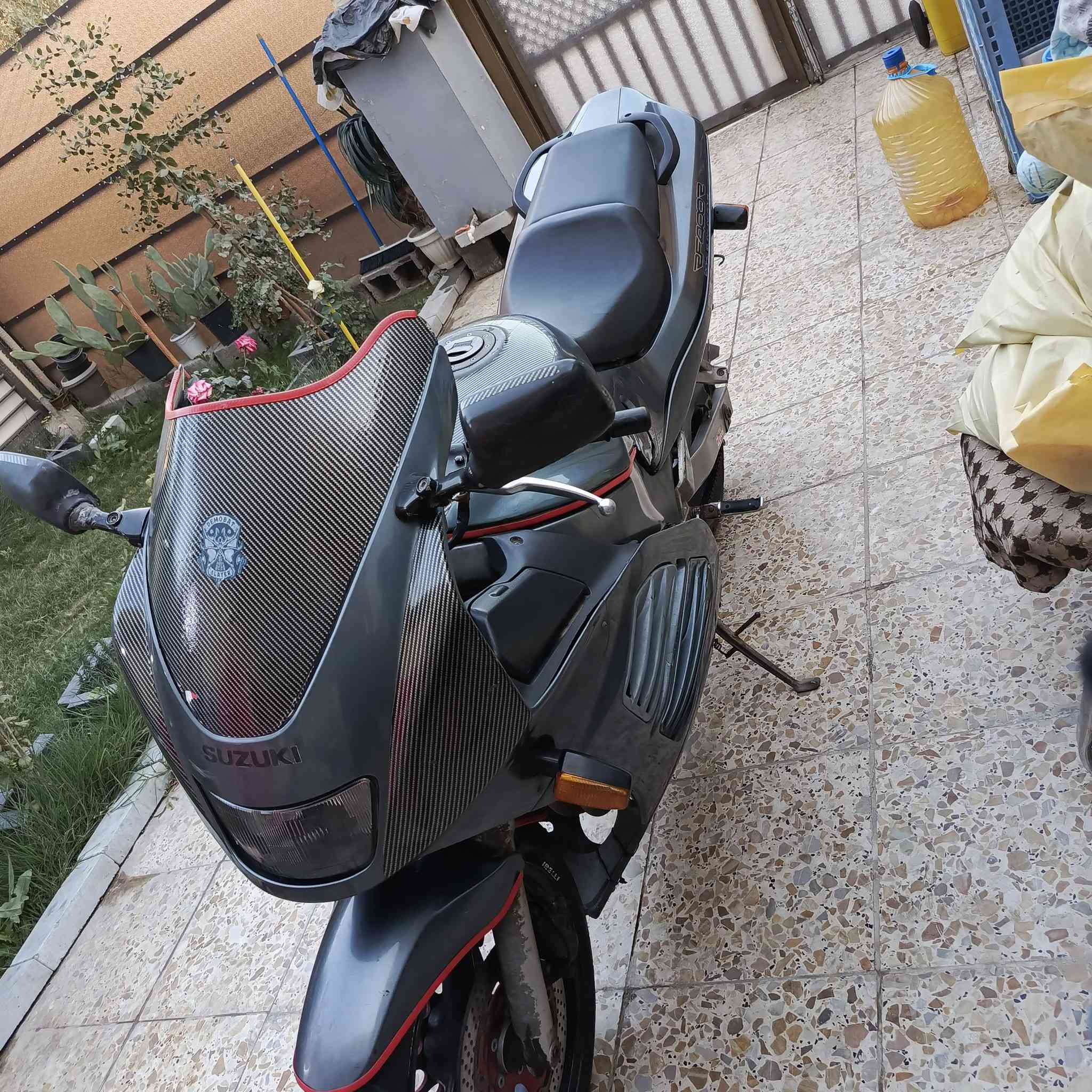 بطح سوزوكي 400rf دوش ١٦ تجي ٤ كام شفت
 دراجه مبيها نقص دهن قبل يومين مبدل ٧٥ الف مي راديتر ب٢٠ الف زيتي 
دهن بريك امامي وخلفي 
محرك دوش 16 يعني 4كام شفت صاروخ قبق ولفات وكاله احمر رياضي 
مكينه كير كفاله عامه 

نقصها فقط كفرات تعبانه 
كهربائيات بلجيس
العنوان بغداد البياع شارع عشرين 
***********
