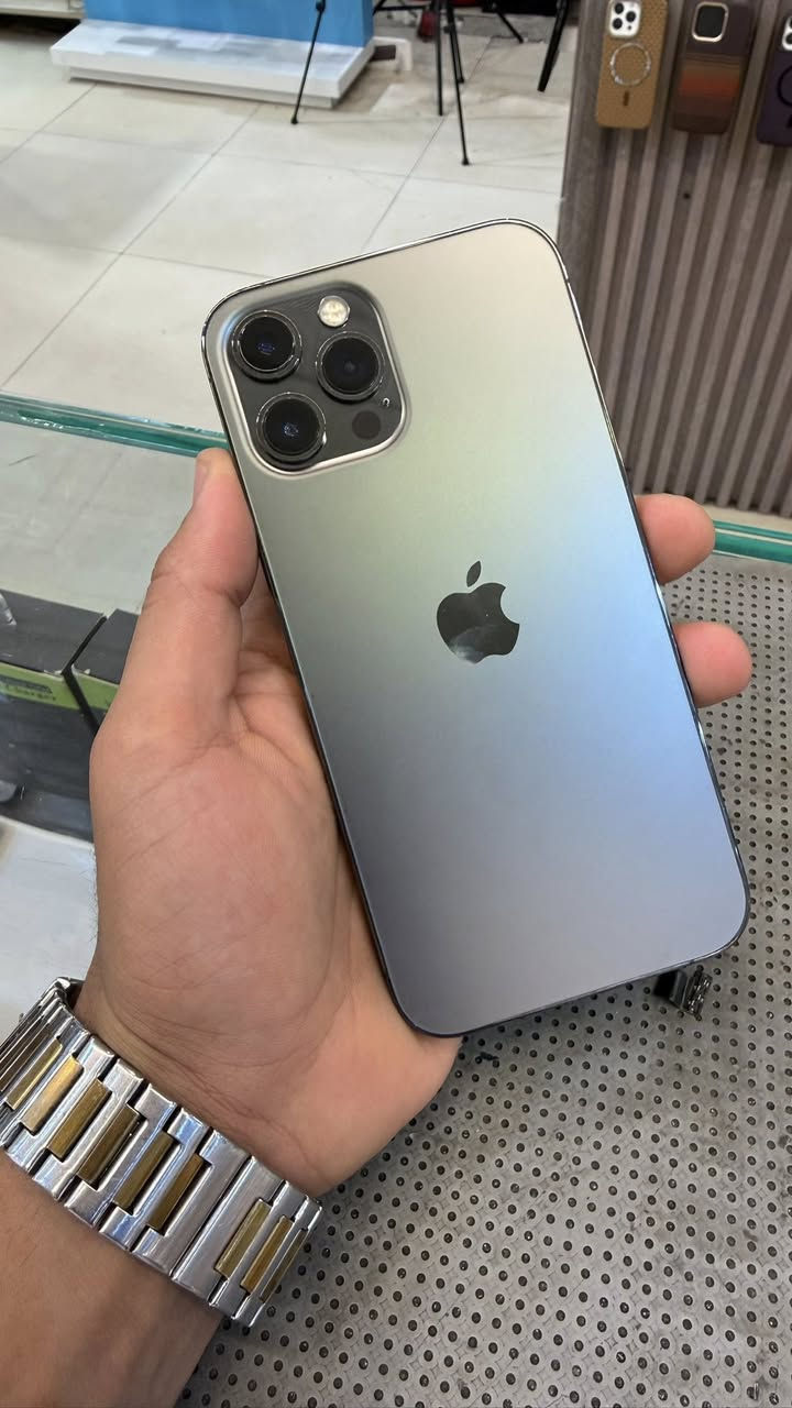 سلام عليكم 12 برو ماكس مستبدل ثلاث قطع اصلي ذاكره 128 بطاريه 95 جهاز فول سعره 325 عنوان سيديه شارع تجاري***********
