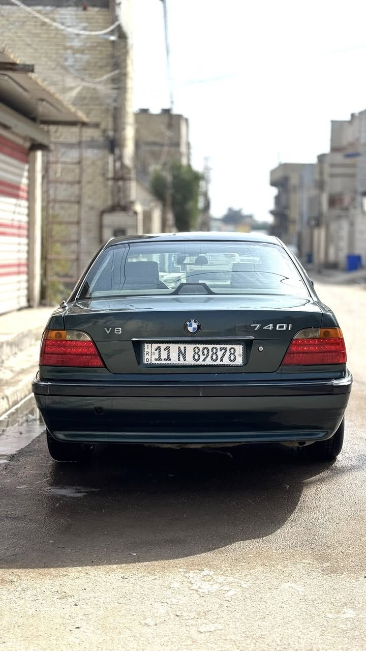 للبيع او للمراس740i BMW E38 موديل 1996 محرك 8 سلندر 4000cc السياره جاهزه من جميع النواحي نقصهه فقط طوافه بانزين وabs تبريد شغال مكان السياره بغداد سعر السيارة 85 ورقه بيهه مجال بسيط هاتف ***********
