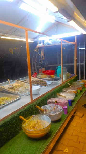 سلام عليكم عربانه اكلات شعبية كامله هيه وغراضها 5عيون حديد هيه وغراضها كاساتها وصيانيها للبيع للستفسار ‏‪***********
