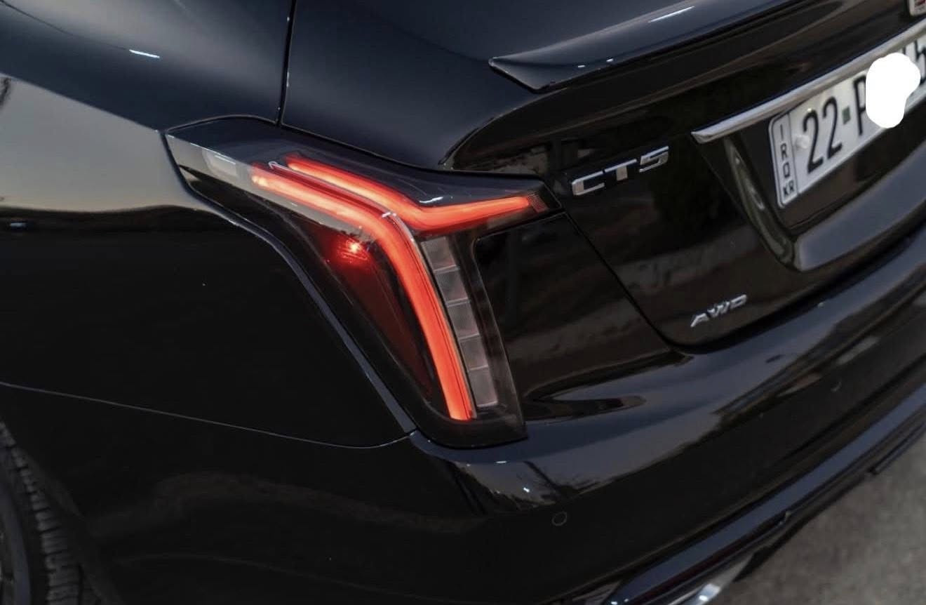 🚗 للبيع | Cadillac CT5 Sport 2024
📅 الموديل: 2024
📏 الممشى: 33 ألف كم (قابل للزيادة)
📍 الموقع: أربيل
🔢 الرقم: أربيل – السيارة باسمي
📄 الحالة: كلين ومكفولة – شرط حتى الدعاميات بلادي
⚙️ المحرك والأداء
محرك 2.0 لتر تيربو – 4 سلندر
قوة 237 حصان
عزم 350 نيوتن متر
ناقل حركة أوتوماتيك 10 سرعات
دفع كلي AWD
نظام حقن مباشر مع تيربو
سعة خزان الوقود 66 لتر
🖤 اللون
Black Raven
🏁 مميزات نسخة Sport
شبك أمامي أسود رياضي
سبويلر خلفي
جنوط رياضية 19 إنش
تطعيمات سوداء خارجية
مقود رياضي
دواسات ألمنيوم
وضعية قيادة Sport Mode
🖥️ التكنولوجيا
شاشة معلومات وترفيه
Apple CarPlay & Android Auto
شاحن موبايل لاسلكي
بلوتوث + USB
نظام ملاحة
تشغيل السيارة بالبصمة
Wi-Fi داخل السيارة
🛡️ أنظمة الأمان
مكابح طوارئ أوتوماتيكية
تنبيه مغادرة المسار
مراقبة النقطة العمياء
كاميرا خلفية
حساسات أمامية وخلفية
مثبت سرعة ذكي
🔧 الشاصي والتعليق
تعليق أمامي MacPherson مستقل
تعليق خلفي Multi-Link مستقل
مقود كهربائي
فرامل ديسك مهواة أمام وخلف

بعد هواي موصفات مذكراتها ❗️❗️

📞 للاستفسار ***********

ملاحظة: بيع فقط
