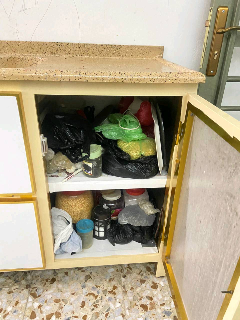كامنتر 4 طلاقات دسگام نظيف مابيه شيء ب 250 وبيه مجال
مادته المنيوم ومابيه اي خدش أو تكسير 
عنوان بغداد مدينه الصدر 