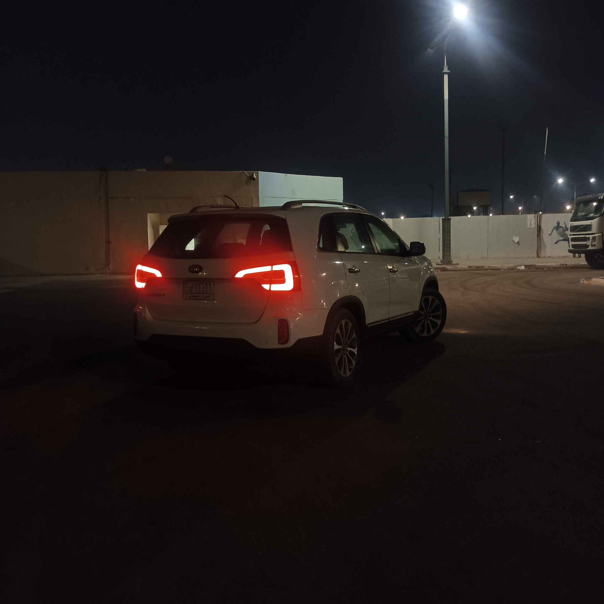 كيا سورينتو 2015
٤سلندر دوش خليجي 2400
مكفوله
المكان البصرة المعقل 
***********
السعر 180

 كيا سورنتو 2015 
 مكفولة كفالة عامة 
بدون صبغ، بدون تبديل، بدون بارد 

المواصفات:
4 سلندر 
7 راكب

تشغيل بصمة + بصمة أبواب

كشانات جلد، 1 كشن كهرباء

لايت زينون

بردات داخلية (بلادي)

يَدّات نيكل ستيل (بلادي)

إشارة ترحيب عند الاقتراب

علامة “Sorento” 

 / بصره – تحويل مباشر

3 قطع تبريد + تدفئة وتبريد بالكشانات الأمامية

ويّاله كروم 19

حساسات أمامية وخلفية

كاميرا بلادية + شاشة  (بلدشبول)
 الرجاء فقط الجادين، غير الشراي لا يتصل ولا يراسل. البصرة, العراق
