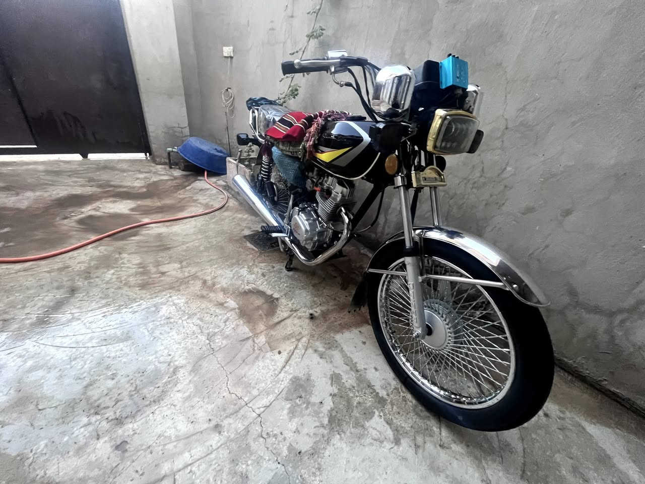 السلام عليكم عندي دراجه للبيع موديل 2023 دراجه نظافه فول سعر 650 بي مجال ***********
