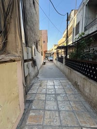 دار لبيع خلفي واجهة 3متر تنزل ويفتح يصير 18متر الدار نضيف من الداخل ست...