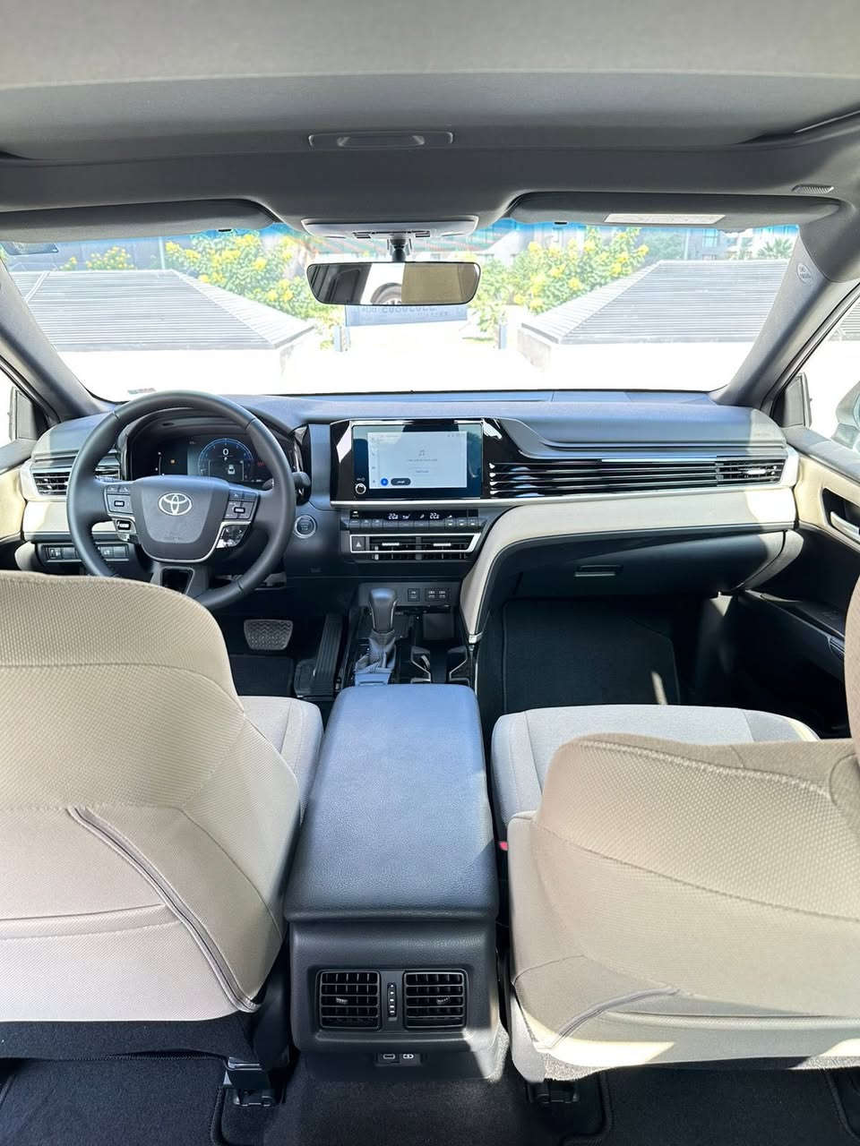 السلام عليكم
للبيع كامري 2025 خليجي ساز زيرو رقم بغداد باسمي مواصفات LE محرك بانزين 2500 cc  فول سلايد بصمة حساسات شاشة كامرة لايت زنون دبل عدسة لدات امامي وخلفي كشن كهرباء تبريد قطعتين .
السعر 30 الف دولار .
رقمي ***********
مكاني بغداد اليرموك
