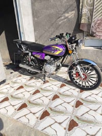 سيفان البيع الدراجه سكنر موديل 2025طلعه من معرض الاخوين قبل اسبوعين او...