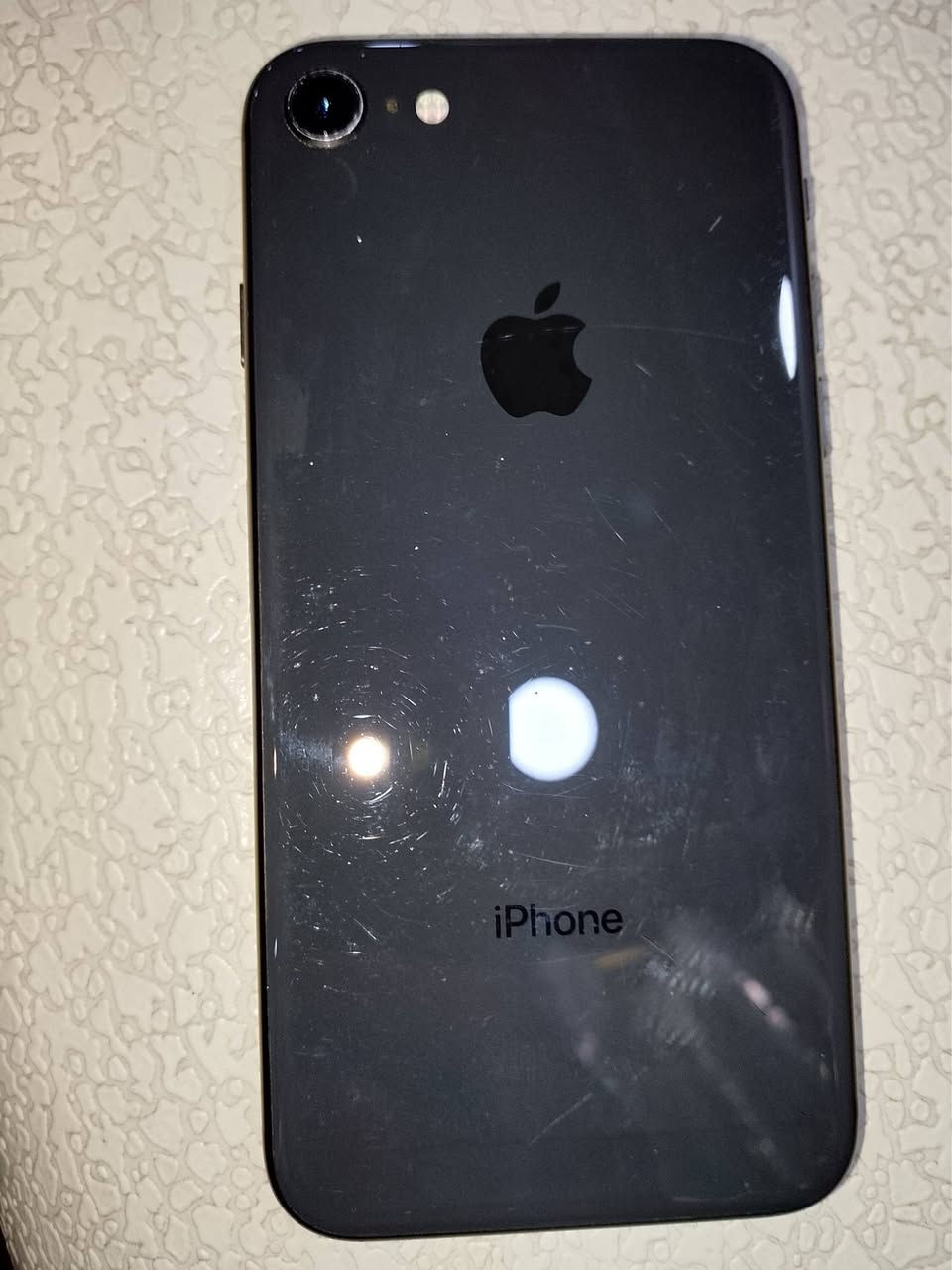 ايفون 8البيع كلشي بلادي بطاريه 84شاشه بلادي بطاريه بلادي مكان سيمكارت شغال صوت عالي مكاني كركوك حي واسطي رقم ***********وتساب فقط والي يطيني بي سعر زين شايف خيره
