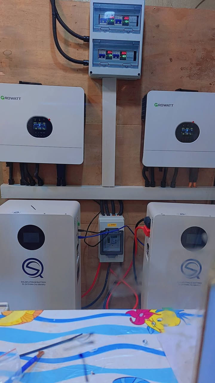 ✅ تم بحمد الله تعالى تنصيب منظومة طاقة شمسية متكاملة (بدون ألواح)
📍 في منطقة الشعب 
🔒 ضمان 5 سنوات
⏳ عمر افتراضي أكثر من 10 سنوات
➕ قابلة لإضافة الألواح الشمسية مستقبلاً بكل سهولة
🔧 مكونات المنظومة:
⚡ إنفيرتر Growatt الأصلي
🔋 بطارية ليثيوم QS عالية الكفاءة
🛡️ بورد  ATSحماية عالي المواصفات
مجهز بأفضل القواطع لضمان أعلى درجات الأمان
📞 للاستفسار والتواصل معنا على الخاص أو واتساب
✨ جودة مضمونة • عمل احترافي • ثقة ✨
*********** / ***********
