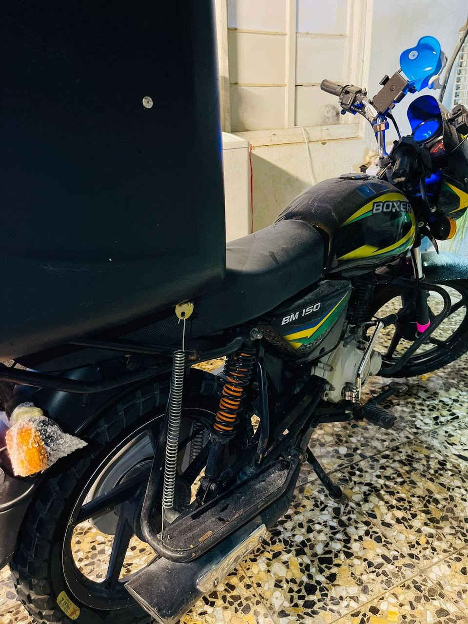 سلام عليكم دراجه بوكسر 2019دراجه بعده بحالت الوكاله مجفته تجفيت شركه بحيث مكينه خرسه معدل فول دراجه تخبل ومال شغل ودراجه ابد مامشتغله دلفري مال بيت  دراجه اوراق اصوليه 8لو 7ورقات سعره 1100وبيه مجال شي قليل ترهم مراوس مكاني بلجادريه وهاذ رقمي ***********
