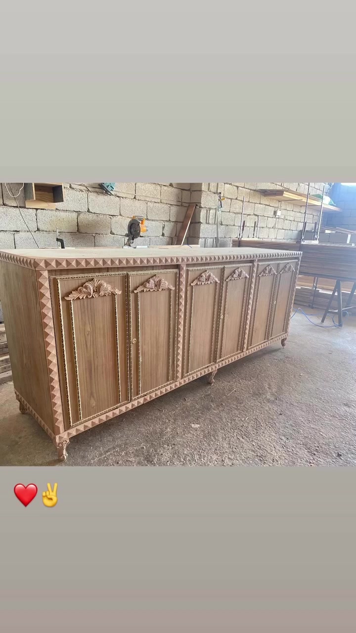 "الخشب بين أيدينا ليس مجرد مادة، بل هو قصة إبداع وتصميم. اجعل منزلك يتحدث بأناقة الخشب الطبيعي."

للاستفسار والحجز، يرجى التواصل معنا:
📍 العنوان: [ديالى بعقوبة بهرز ]
📞 رقم الهاتف: [*********** ]
📱 واتساب: [*********** ]

نضمن لك: جودة الخشب + دقة العمل + سرعة الإنجاز.
لا تتردد بالاستفسار عن أسعارنا التنافسية.
