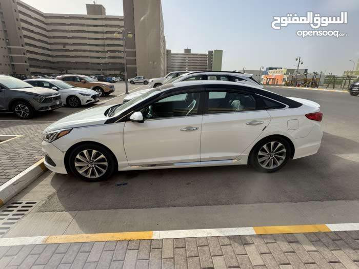 سوناتا 2017
محرك 
2400 GDI
فتحة  سقف
بصمة 
كشنات 
جلد
فئة 
Sport
بيها بنيد مبدل
والقمارة مجلوغ الصبغ مالته مو كلها القمارة
مكانها زعفرانية 
بسماية 
السعر 
12,000$
***********
